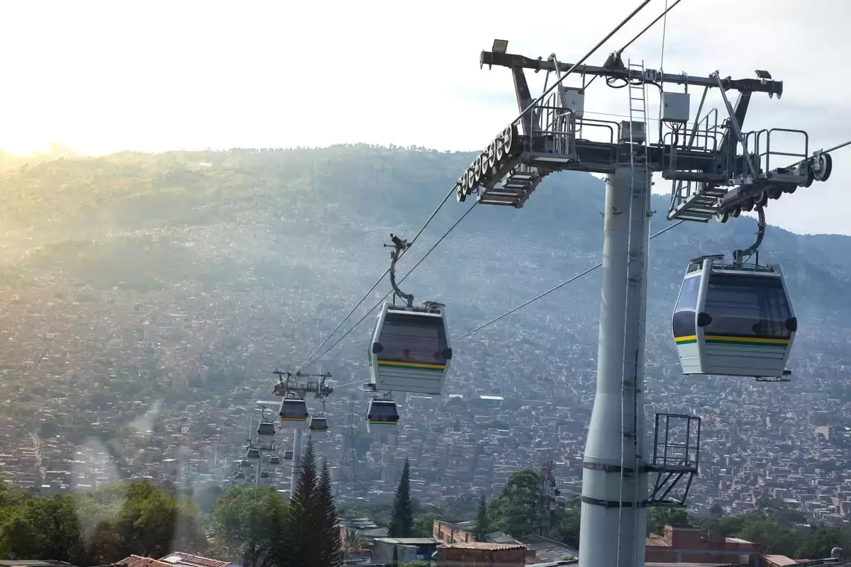 Decreto para restringir zonas de consumo de sustancias psicoactivas y proteger a los menores de edad en Medellín