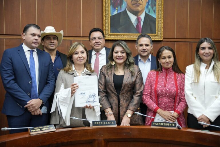 Reacciones de congresistas y agremiaciones a la caída de la reforma a la salud