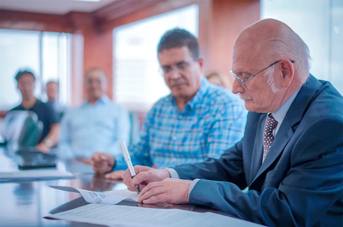 Alianza entre Invima y Universidad de Antioquia busca fomentar la producción pública de medicamentos