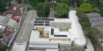 Cali avanza hacia la sostenibilidad con nueva infraestructura solar en la Secretaría de Salud