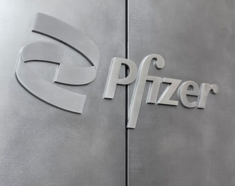 Pfizer busca ampliar uso de vacuna VSR en adultos jóvenes (1)