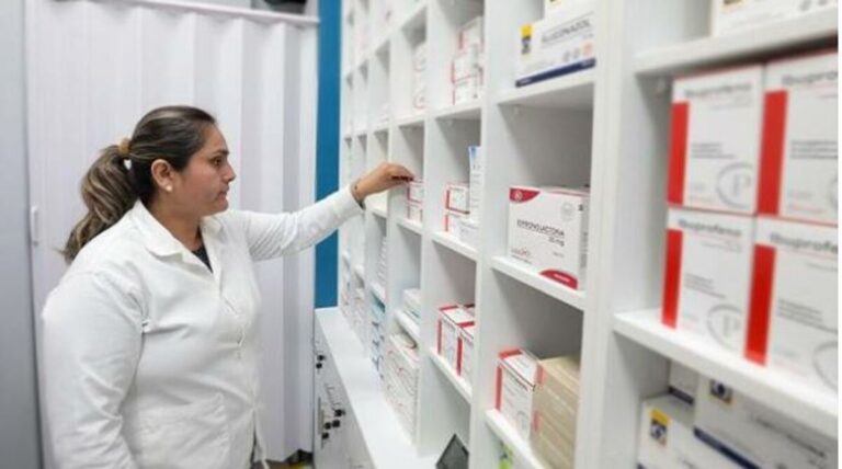 Minsa aprueba listado de 434 medicamentos genéricos que farmacias deben ofertar