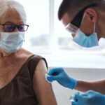 Los CDC refuerzan la recomendación de vacunación contra el VRS para mayores de 75 años