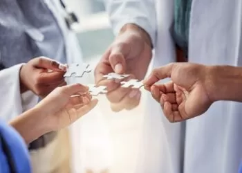 Las sociedades médicas y científicas presentan propuesta para reformar el sistema de salud
