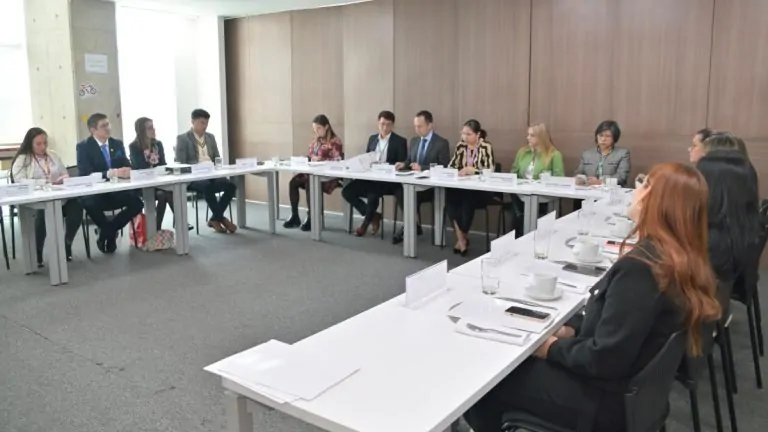 Reforma a la Salud 112 Supersalud Colombia y Susalud Perú fortalecen lazos de cooperación para mejorar la supervisión de los servicios de salud