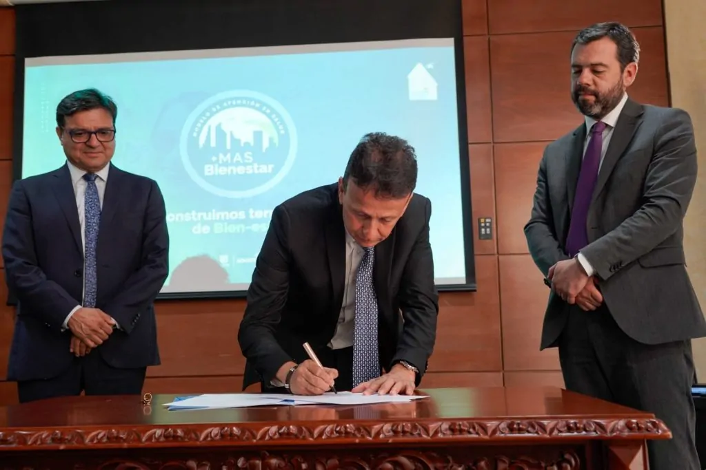 Distrito firma convenios con EPS y Subredes para implementar el Modelo Salud MAS Bienestar 04