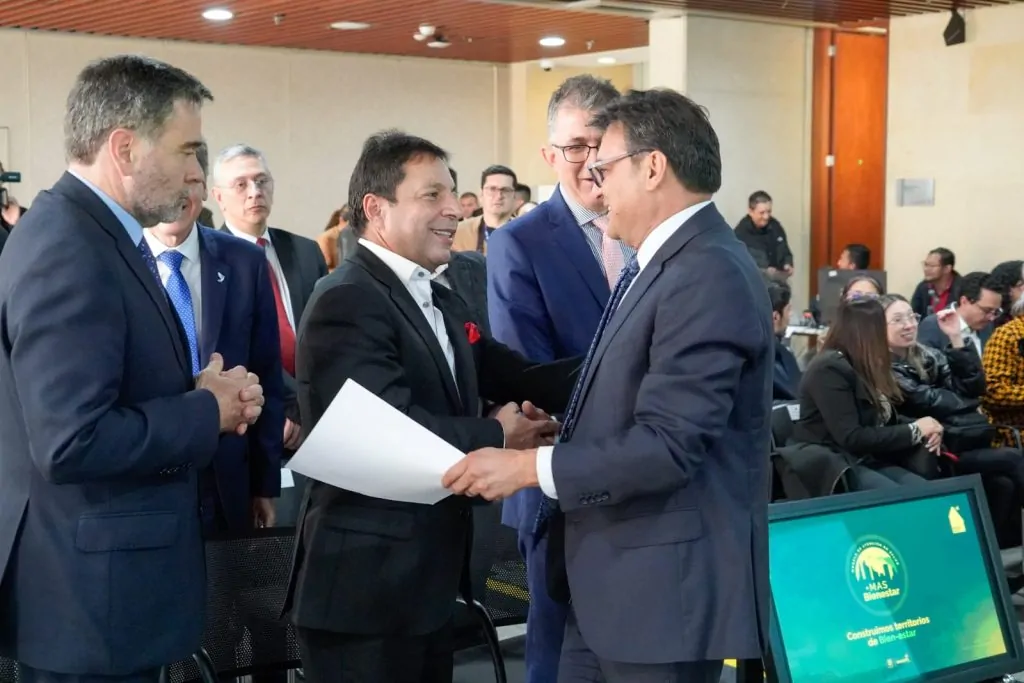 Distrito firma convenios con EPS y Subredes para implementar el Modelo Salud MAS Bienestar 05