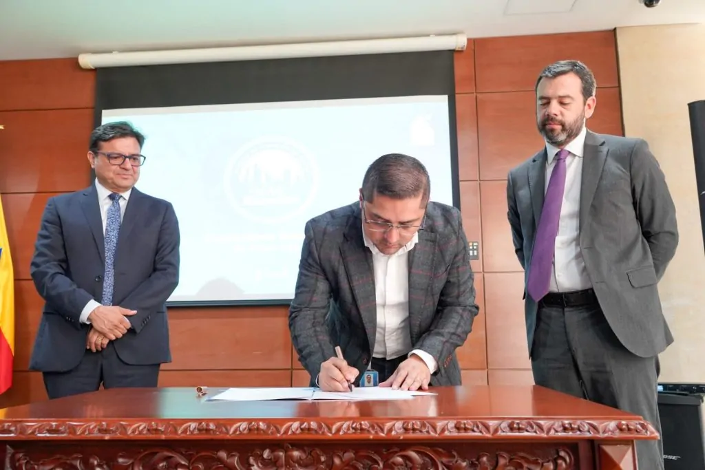 Distrito firma convenios con EPS y Subredes para implementar el Modelo Salud MAS Bienestar 08