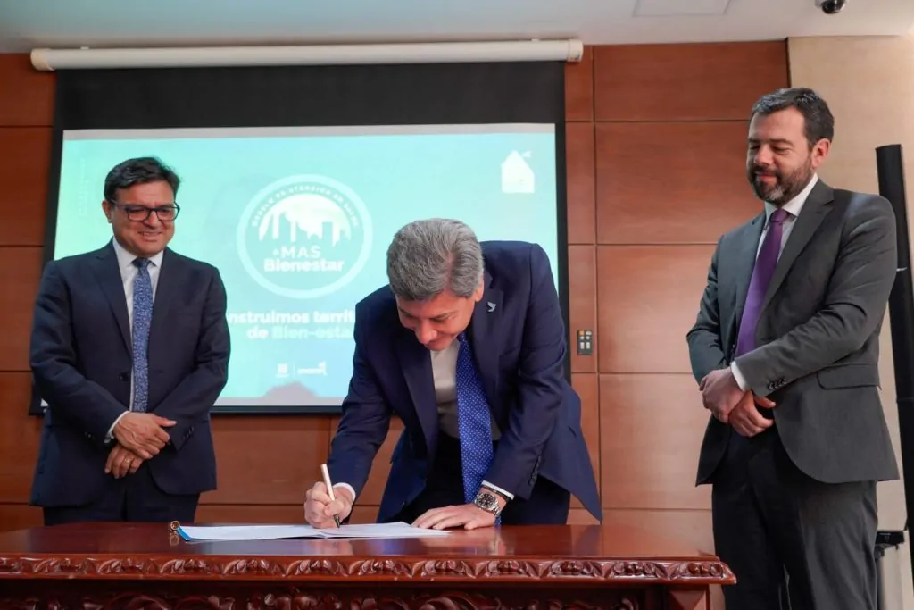 Distrito firma convenios con EPS y Subredes para implementar el Modelo Salud MAS Bienestar 10 1