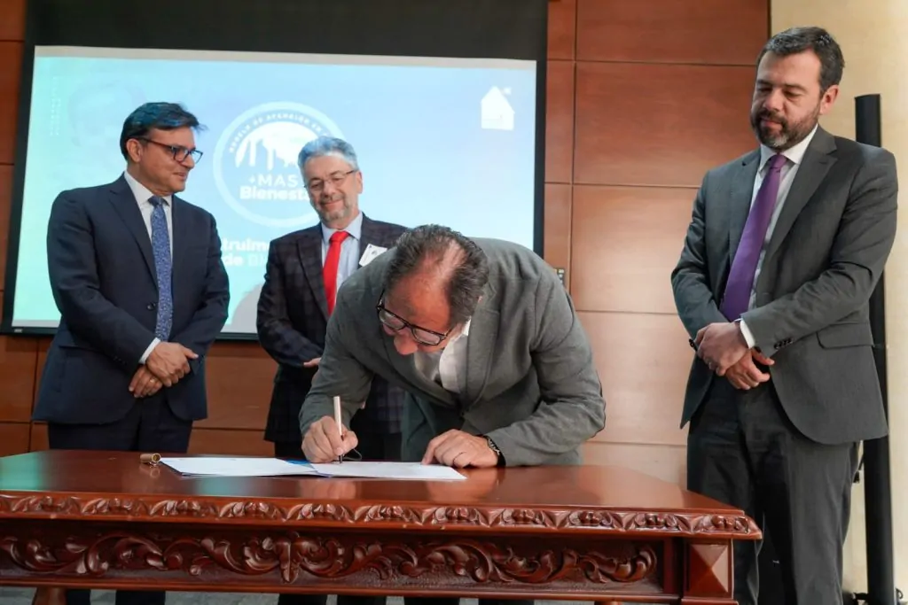 Distrito firma convenios con EPS y Subredes para implementar el Modelo Salud MAS Bienestar 14 1