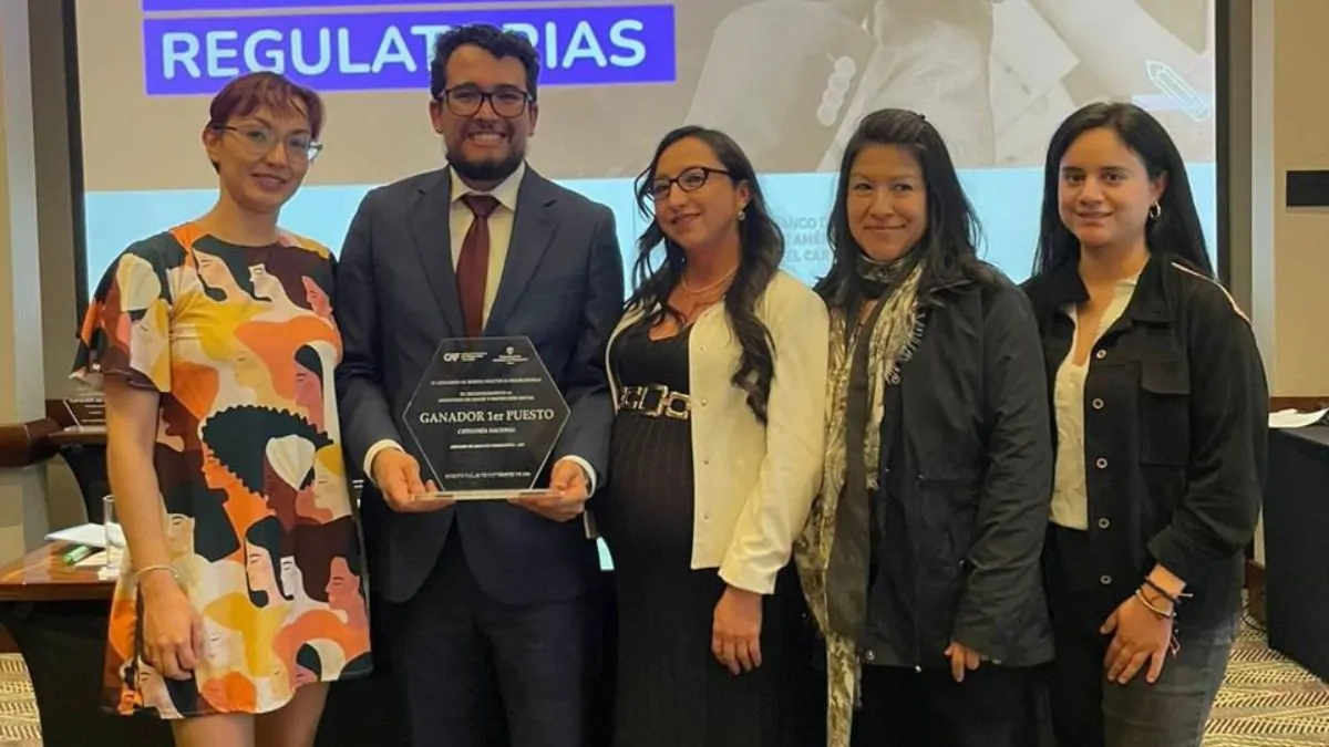 Las direcciones de Dispositivos Médicos del Invima y Minsalud galardonados con el primer lugar en el Concurso de Buenas Prácticas Regulatorias del DNP