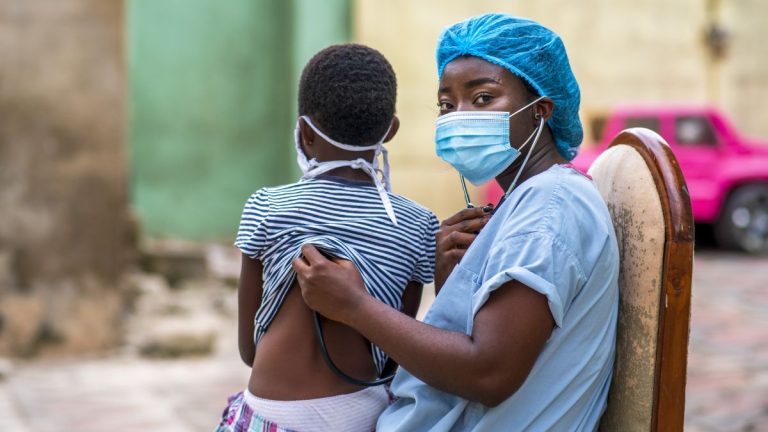 África enfrenta una emergencia de salud millones de niños en riesgo por enfermedades contagiosas