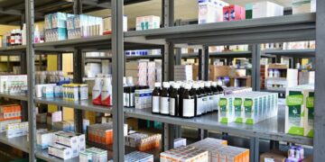 Desabastecimiento de medicamentos en Cali, retrasos y largas filas afectan a pacientes en dispensarios farmacéuticos