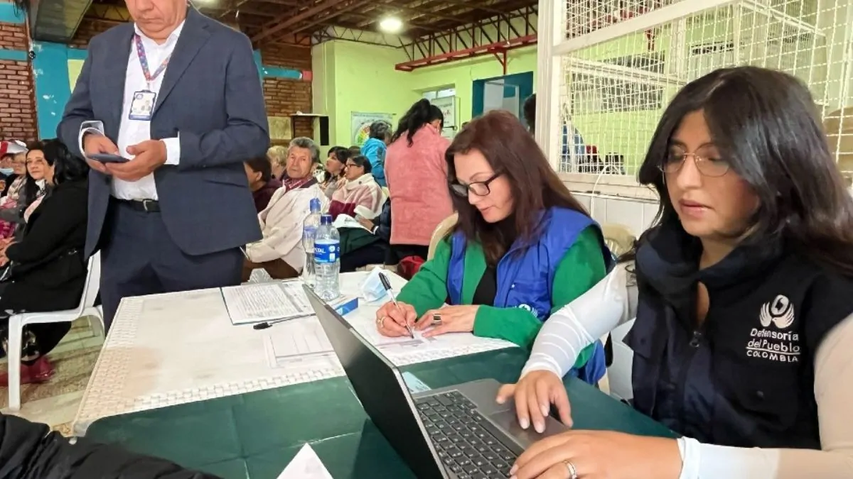 Jornada de la Defensoría del Pueblo en Bogotá resolvió 190 casos de salud en tiempo real