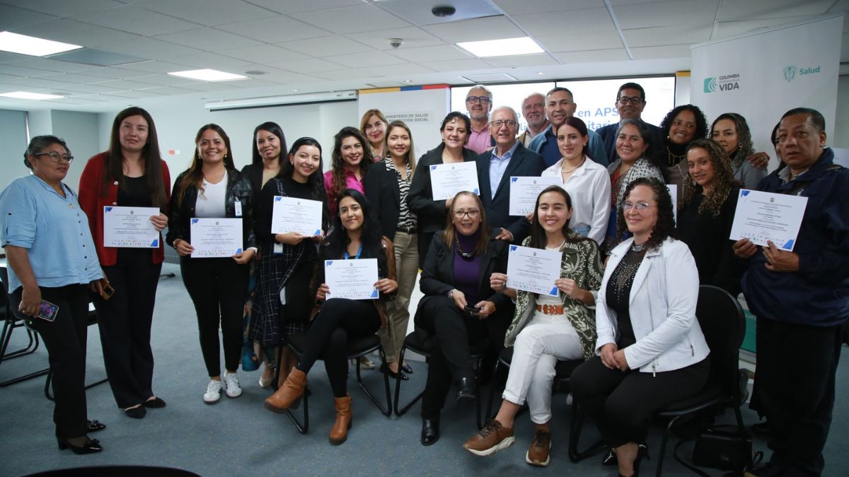 Atención Primaria en Salud 2.244 profesionales certificados gracias a alianza entre Minsalud y universidades