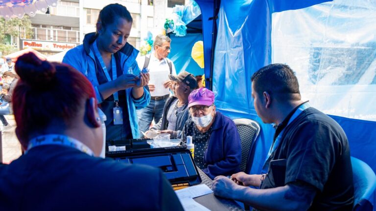 Bogotá refuerza su estrategia de protección contra la influenza: 840.000 dosis de vacuna para población priorizada