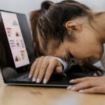 La OIT revela condiciones laborales precarias trabajos digitales y plataformas web en LATAM