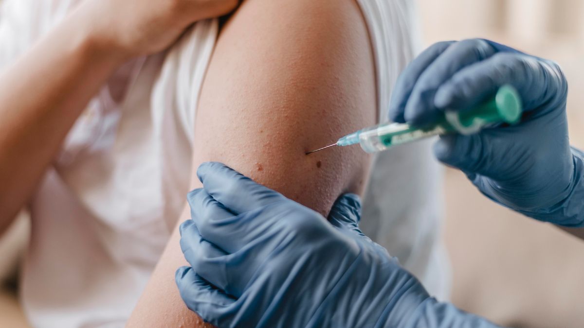 Vacunación en riesgo: brotes de sarampión y fiebre amarilla alertan sobre brechas críticas en las Américas