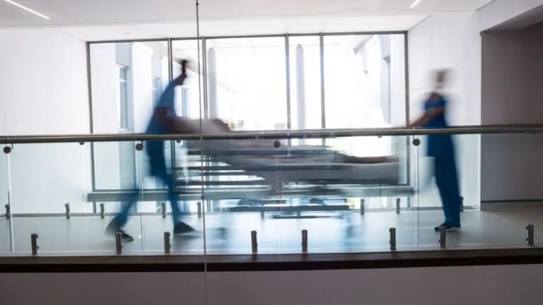 Hospitales públicos en cuidados intensivos gobernadores exigen intervención urgente al ministro de salud
