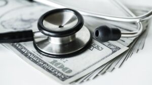 Financiar la salud en 2025: entre cifras que no cuadran y soluciones que no llegan Un análisis entre tensiones globales, cifras contradictorias y reformas aplazadas