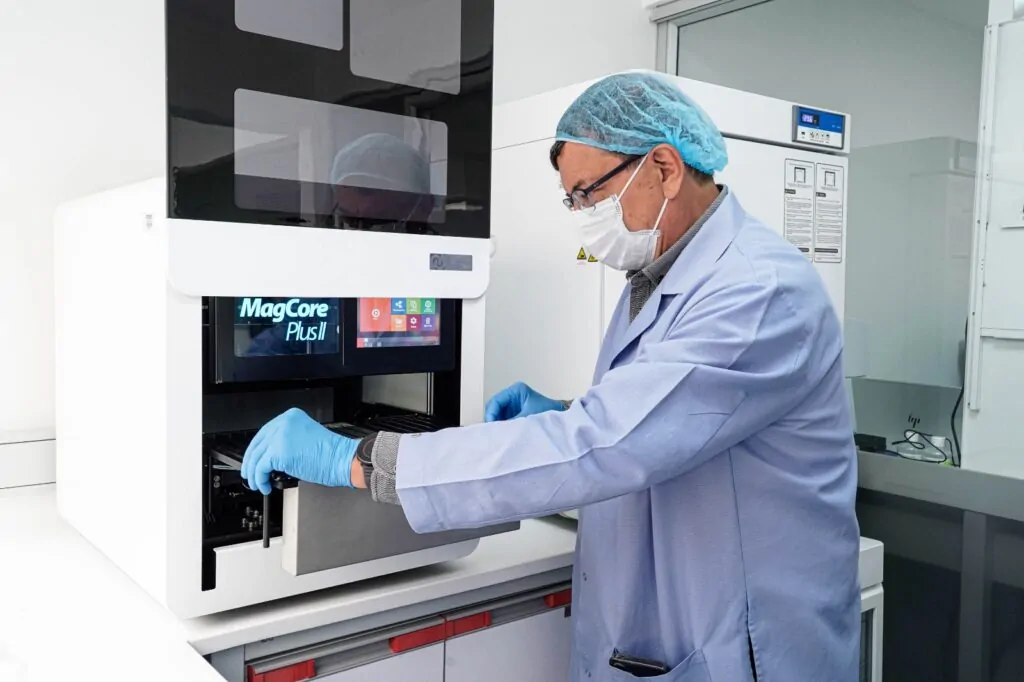 Bogota consolida su apuesta por la medicina de precision con la inauguracion del Laboratorio OmiMed del IDCBIS 02