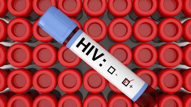 FDA aprueba lenacapavir, inyección semestral que revoluciona la prevención del VIH