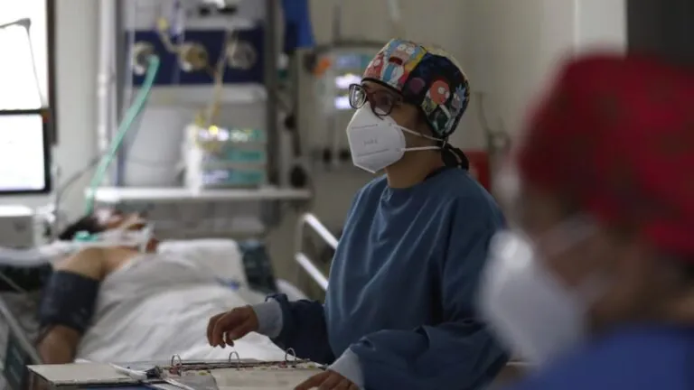 Manizales declara alerta hospitalaria tras saturación de urgencias al 200  y presenta acción popular contra EPS por morosidad en giros