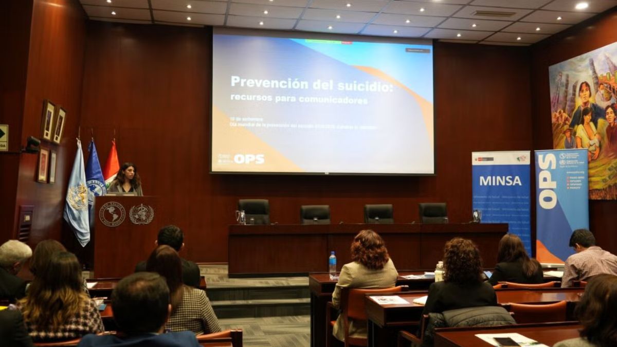 Minsa y OPS promueven comunicación responsable para prevenir el suicidio en el Perú
