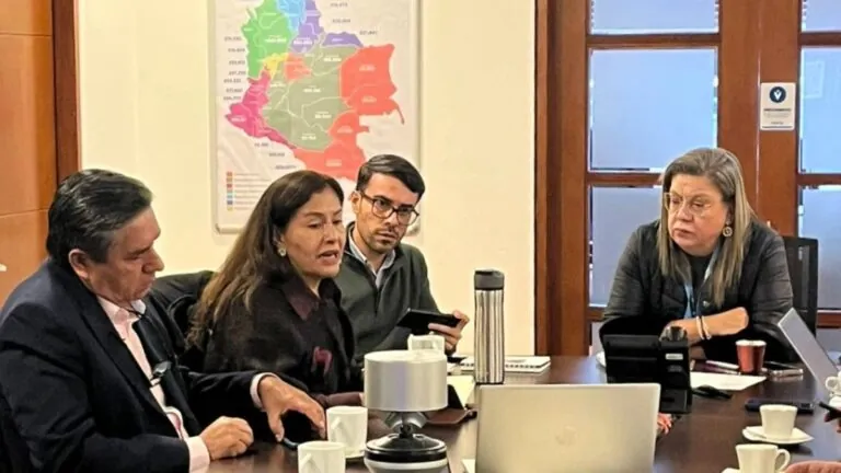 Defensoría del Pueblo acompaña mesa de trabajo entre Nueva EPS y asociaciones de pacientes para resolver fallas en la atención