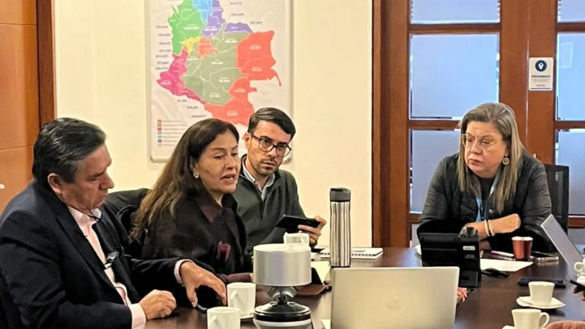 Defensoría del Pueblo acompaña mesa de trabajo entre Nueva EPS y asociaciones de pacientes para resolver fallas en la atención