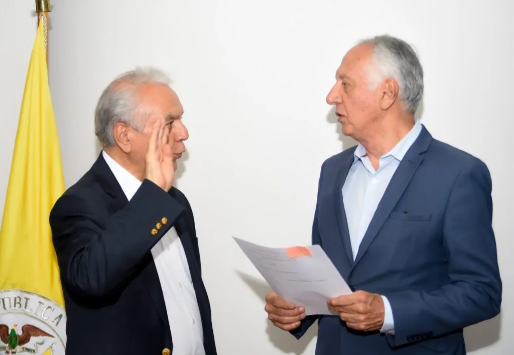 ATENCIÓN | Minsalud posesionó a Bernardo Camacho, exagente interventor de la Nueva EPS, como nuevo Superintendente Nacional de Salud 1 G4WIE4 WUAATvRs