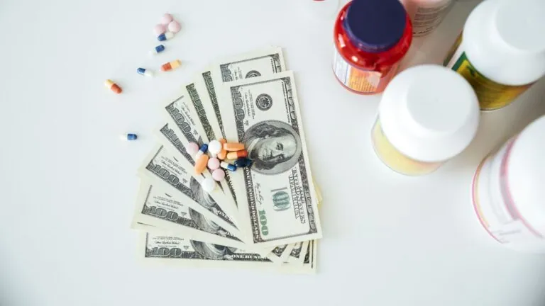 La economía moral del cáncer: por qué la industria farmacéutica tiene el deber de negociar sus precios y otras ideas incómodas