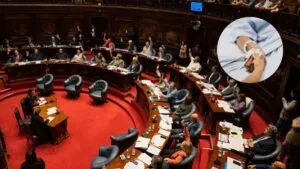 Reforma constitucional chilena reduce sueldos de funcionarios de Estado 6 Uruguay aprueba la Ley de Muerte Digna y se convierte en el primer país de América Latina en legalizar la eutanasia