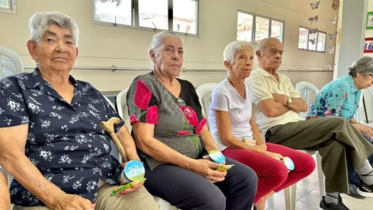 Bello actualiza su Política Pública de Envejecimiento y Vejez para fortalecer la atención integral a las personas mayores