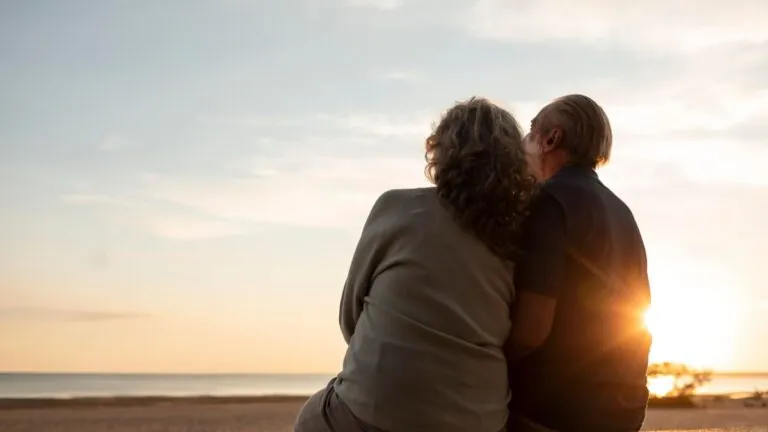 La población colombiana envejece aceleradamente y el deterioro cognitivo inicia antes de los 60, revela consenso latinoamericano