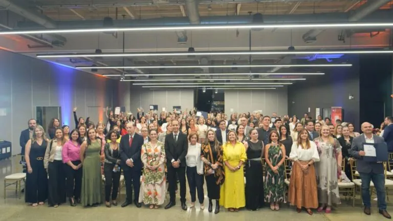 Medellín reconoce 13 innovaciones que fortalecen el sistema de salud en plena crisis nacional