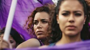 Violencia extrema contra mujeres - feminicidios y ataques digitales se disparan en la región