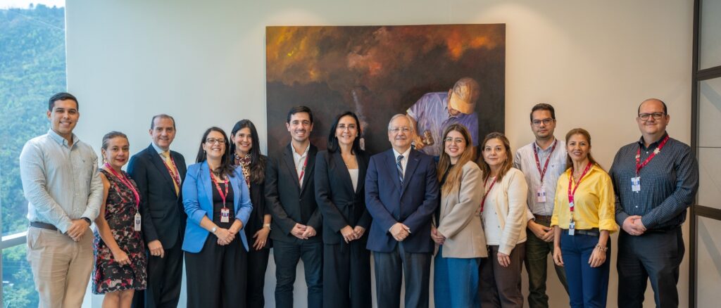 Alianza entre FCV y AWS impulsa la innovacion clinica y digital en Colombian