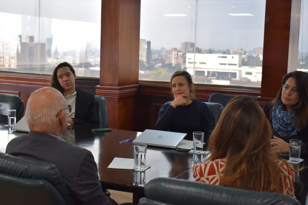 Invima y la Agencia Francesa de Desarrollo suscriben acuerdo para fortalecer la cooperación regulatoria en medicamentos 2 Invima y la Agencia Francesa de Desarrollo suscriben acuerdo para fortalecer la cooperacion regulatoria en medicamentos3