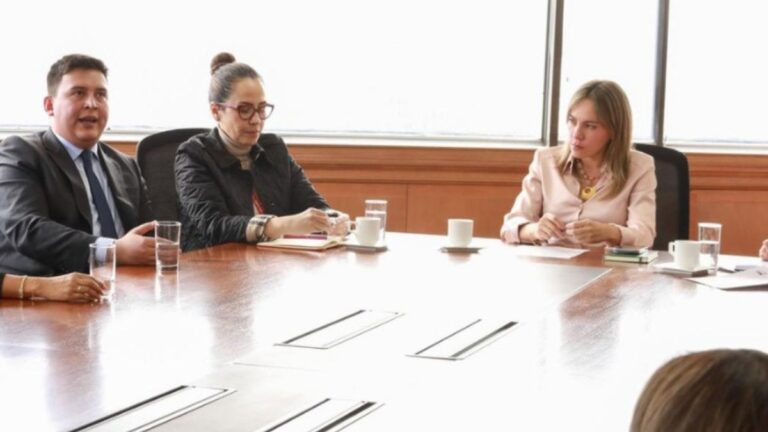 Procuraduría lideró mesa técnica por dudas sobre el ingreso de Drogas La Rebaja al sistema de salud