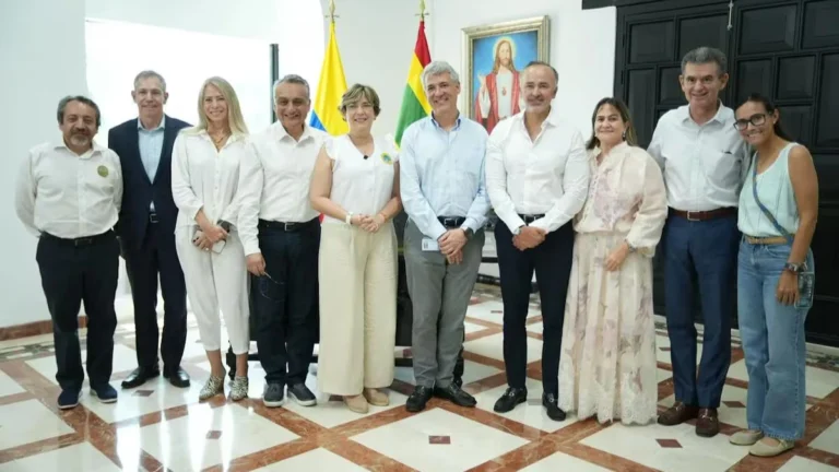 Cartagena explora alianzas con la Federación Internacional de Hospitales para fortalecer su red de salud