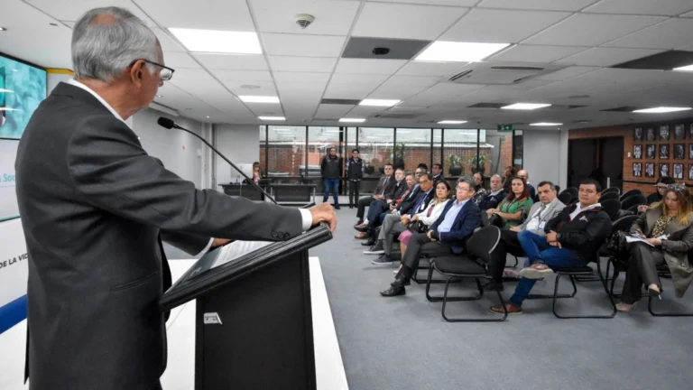 INS y UniBolívar presentan en Colombia el primer Doctorado en Virología de América Latina