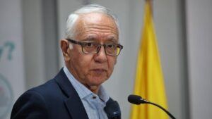 Ministro de Salud defiende inversión y cuestiona situación financiera de EPS intervenidas
