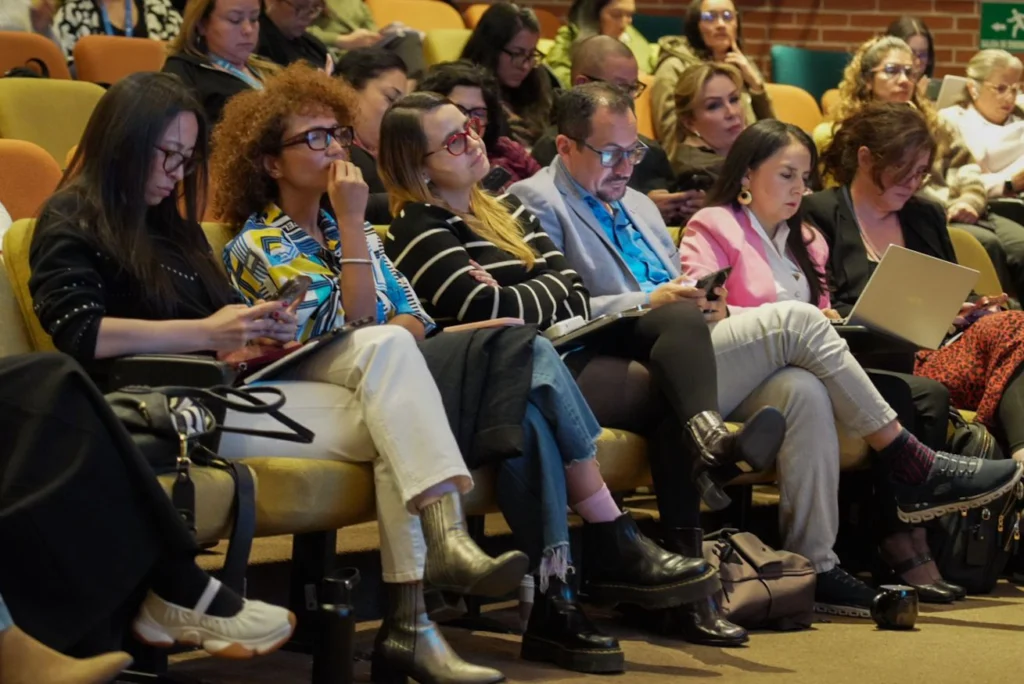 Bogota fortalece la atencion integral de las mujeres con enfoque de genero territorio y curso de vida 06