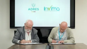 La ADRES y el Invima firman acuerdo para fortalecer el control del gasto farmacéutico en Colombia