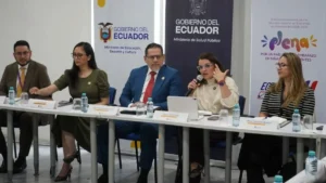 Ecuador aprueba planificación de acciones integrales para prevenir el embarazo adolescente hasta 2035