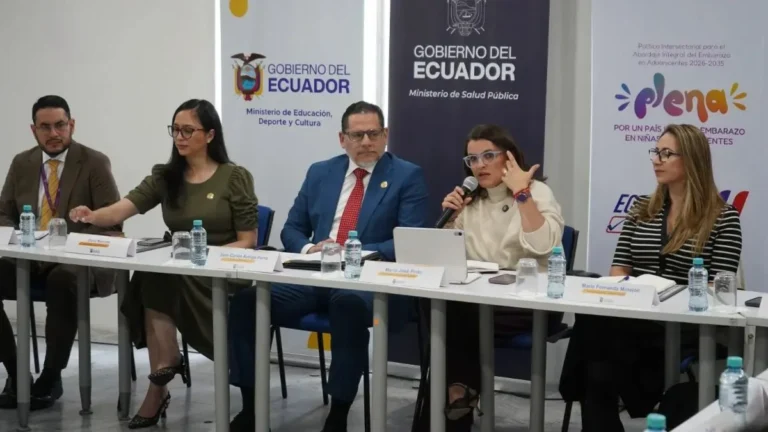 Ecuador aprueba planificación de acciones integrales para prevenir el embarazo adolescente hasta 2035