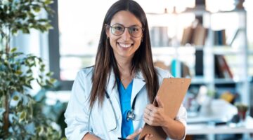 12 carreras de salud participarán en la evaluación del SERUMS 2025-I