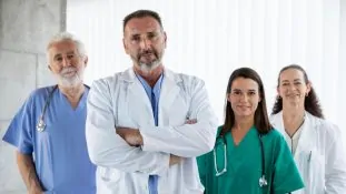 14 países de las Américas enfrentan déficit crítico de trabajadores de salud