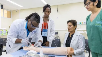 Técnicas de simulación clínica para fortalecer la formación profesional para profesores del Caribe en Brasil